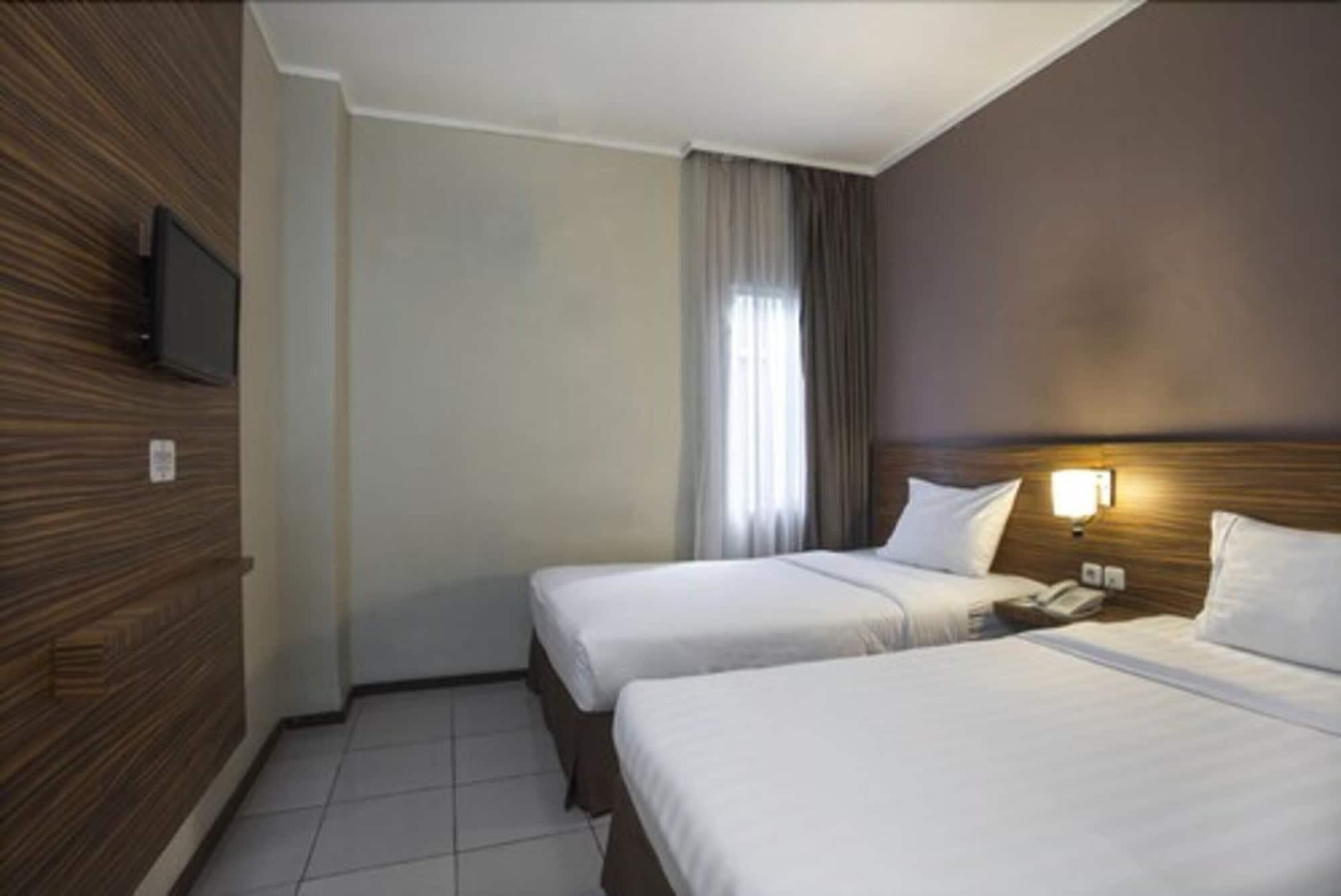 Hotel Lorin Sentul 4*