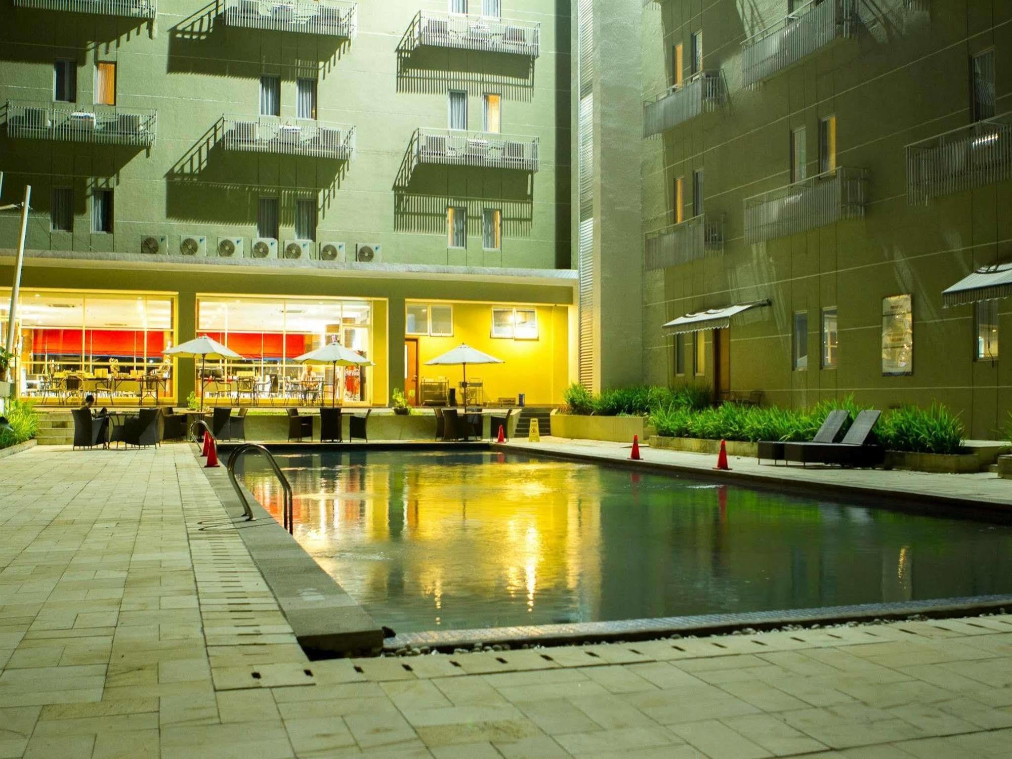 Hotel Lorin Sentul 4*