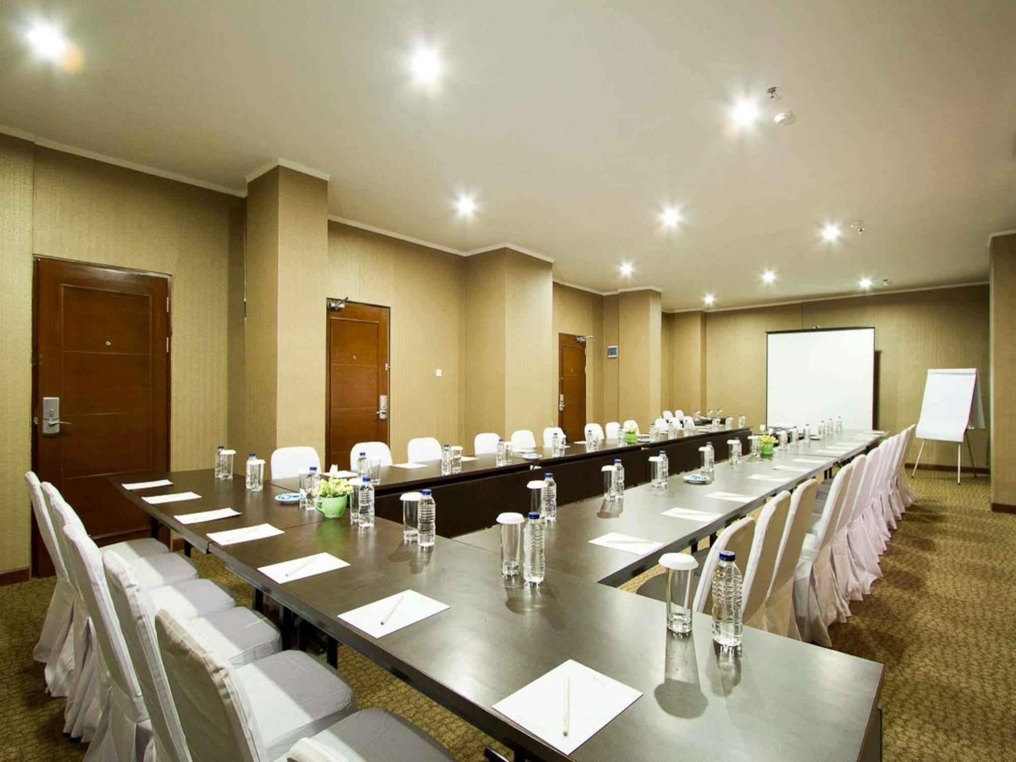 Hotel Lorin Sentul