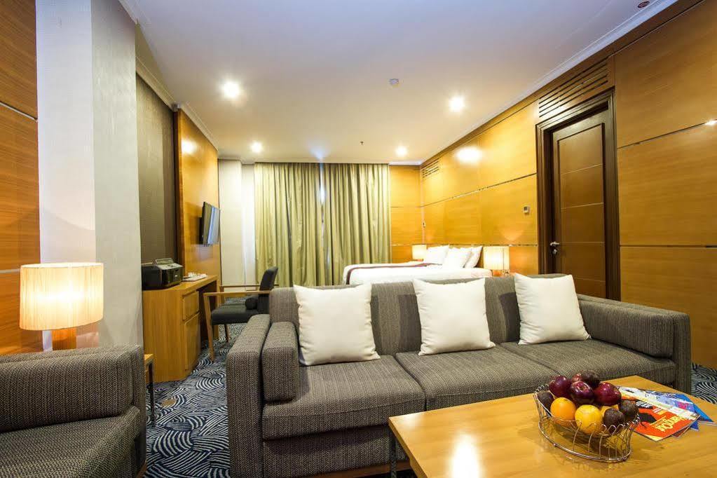 Hotel Lorin Sentul 4*